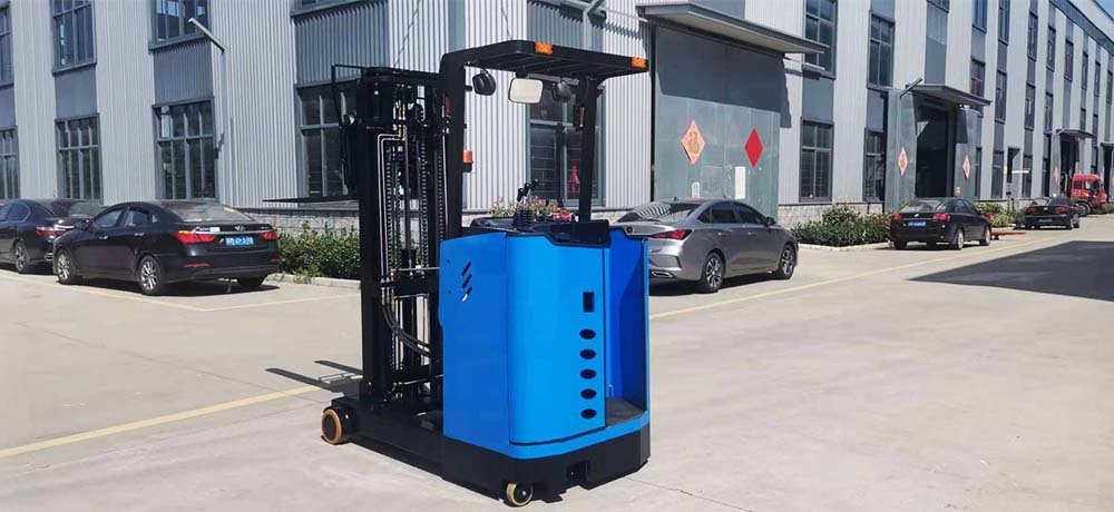 Electric Stand-Up Rider Reach Truck