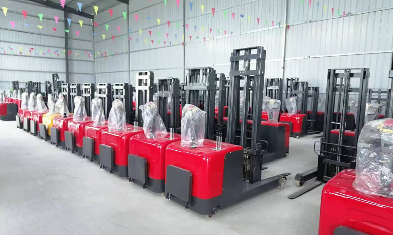 electric four wheel forklift truck supplier