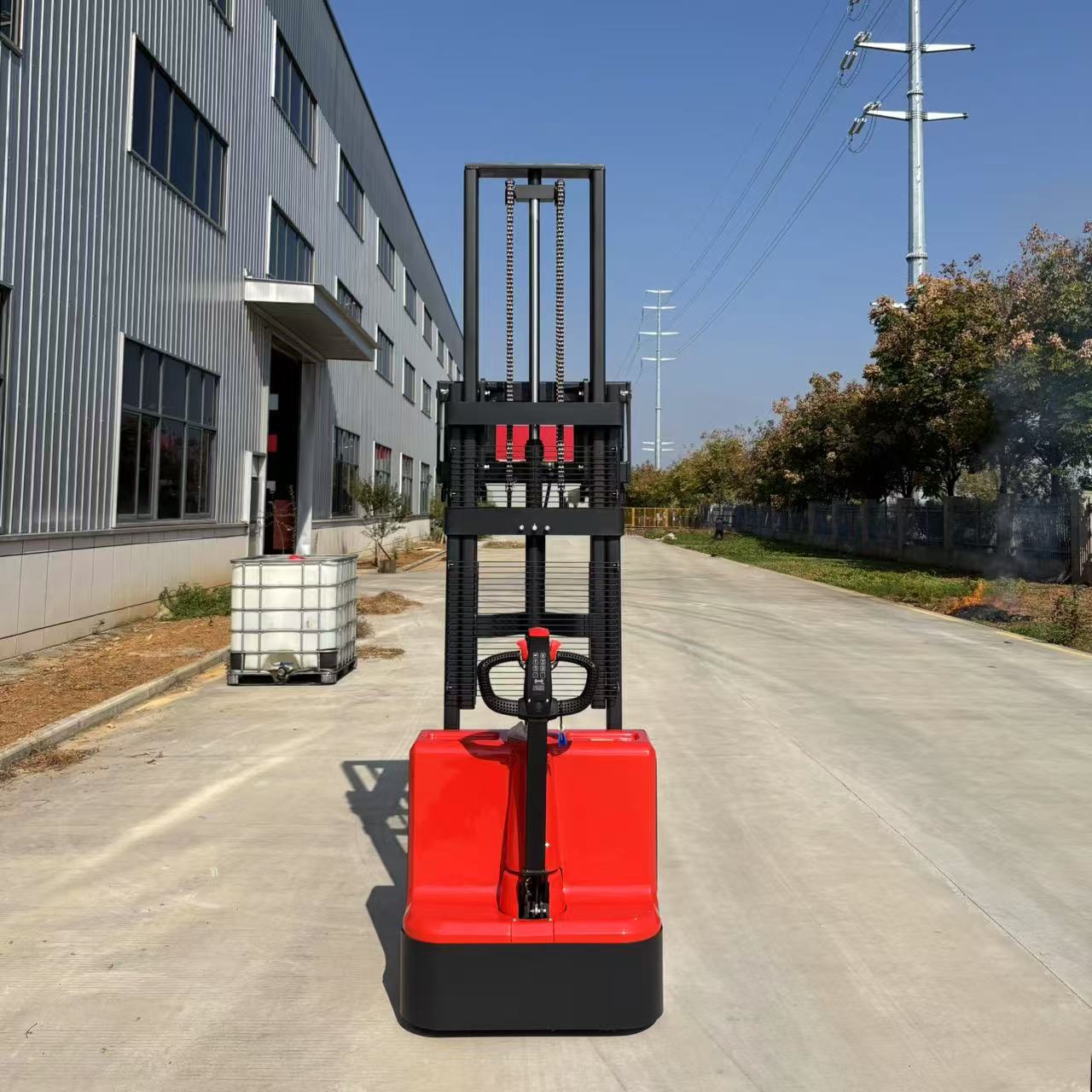 Electric walking pallet stacker (9)